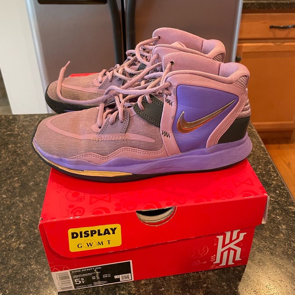 Nike girls kyrie Irving  basketball sneakers